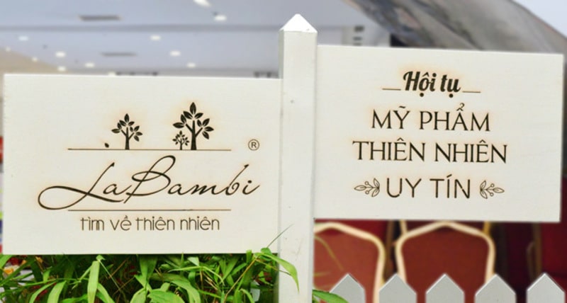 Sử dụng các chữ cái viết tắt kết hợp lại tạo thành tên thương hiệu mỹ phẩm Sử dụng các chữ cái viết tắt kết hợp lại tạo thành tên thương hiệu mỹ phẩm