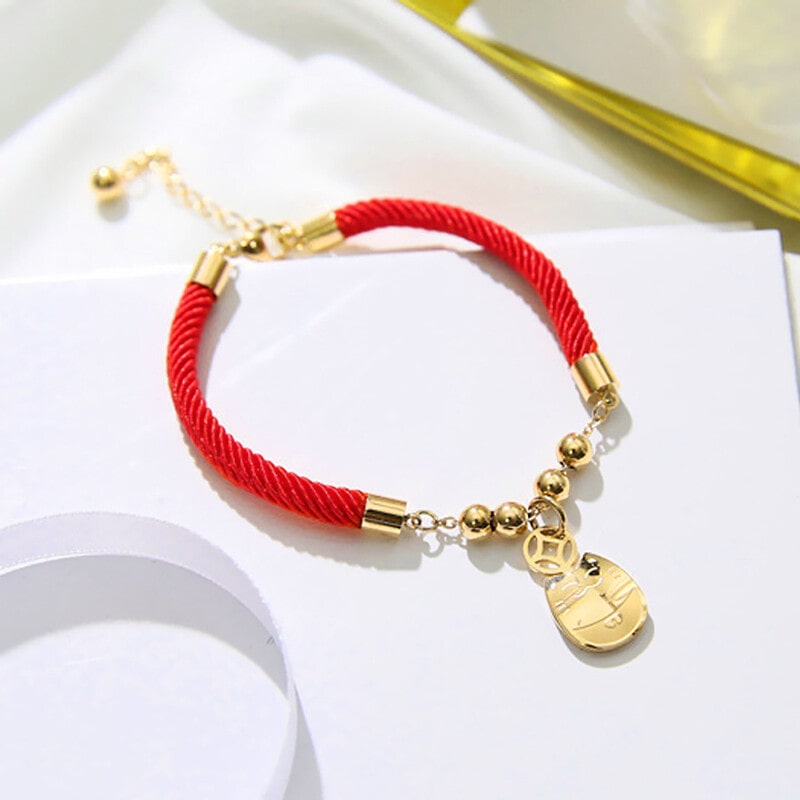 Vàng là kim loại quý biểu tượng cho sự giàu sang, rạng rỡ và đủ đầy Vàng là kim loại quý biểu tượng cho sự giàu sang, rạng rỡ và đủ đầy