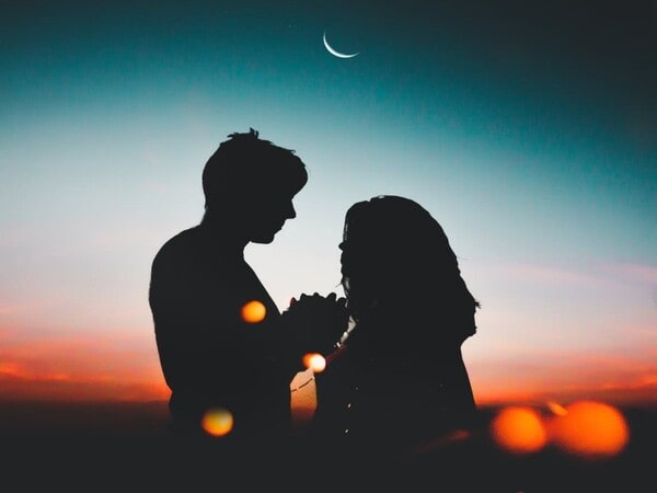 Bạn nên giữ một chút riêng tư cho tình yêu của mình Bạn nên giữ một chút riêng tư cho tình yêu của mình
