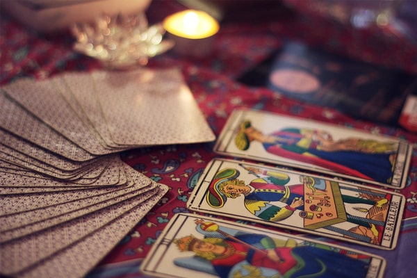 Bói bài Tây hoặc bài Tarot cũng giúp bạn biết về tình yêu của mình rõ hơn Bói bài Tây hoặc bài Tarot cũng giúp bạn biết về tình yêu của mình rõ hơn